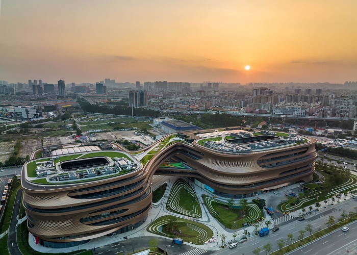 Infinitus Plaza – самый впечатляющий архитектурный объект в новом деловом районе Гуанчжоу (ZHA, Китай). | Фото: zaha-hadid.com.