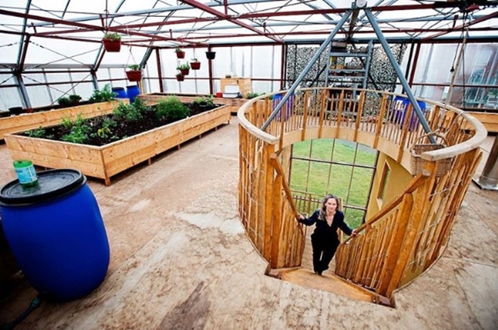 Основной огород находится на крыше, где обустроена настоящая теплица (CHIBB). | Фото: architetturaecosostenibile.it.