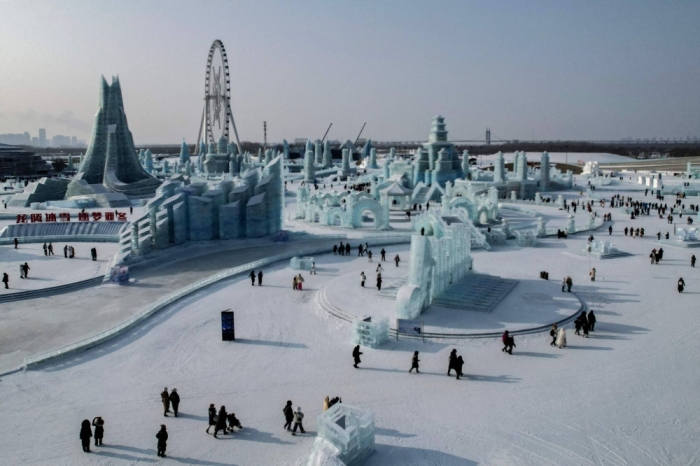 В Парке «Мир льда и снега» представлена коллекция потрясающих и замысловатых скульптур, которые обязательно приведут посетителей в восторг (Harbin Ice-Snow World, Китай). | Фото: ic.pics.livejournal.com.