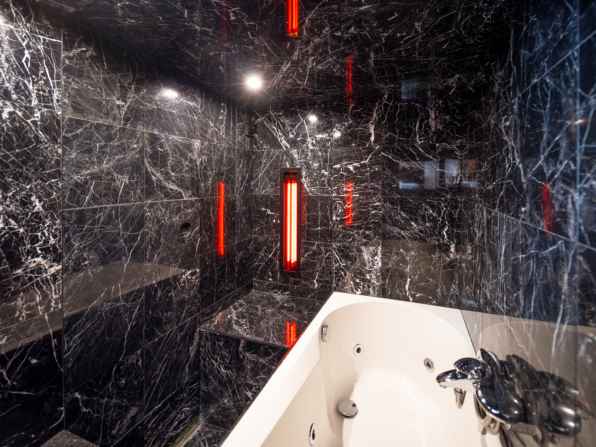 Инфракрасная сауна и джакузи – главная неожиданность проекта This Cabanon. Инфракрасная сауна и джакузи – главная неожиданность проекта This Cabanon.