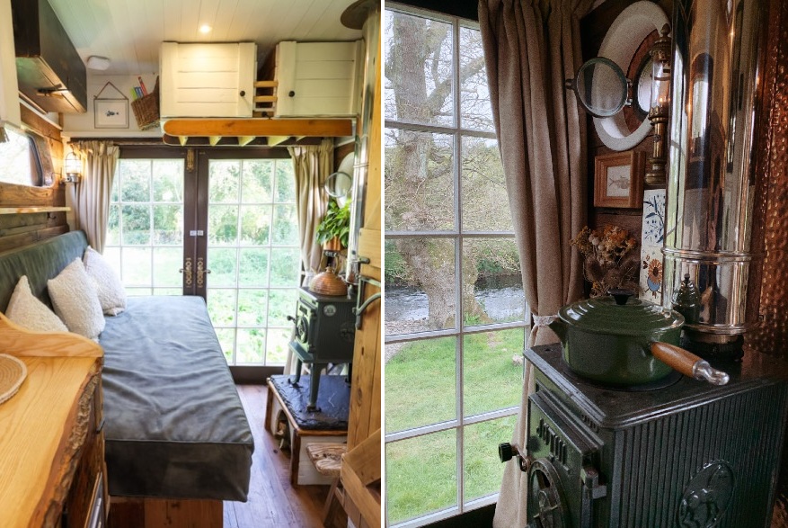 Функциональная гостиная обустроена напротив стеклянной двери.