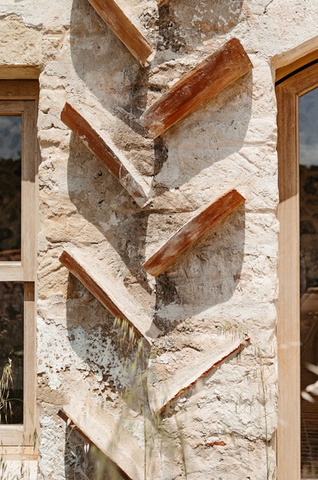 Водосток отдает дань уважения старинным строительным традициям (San José Villa).