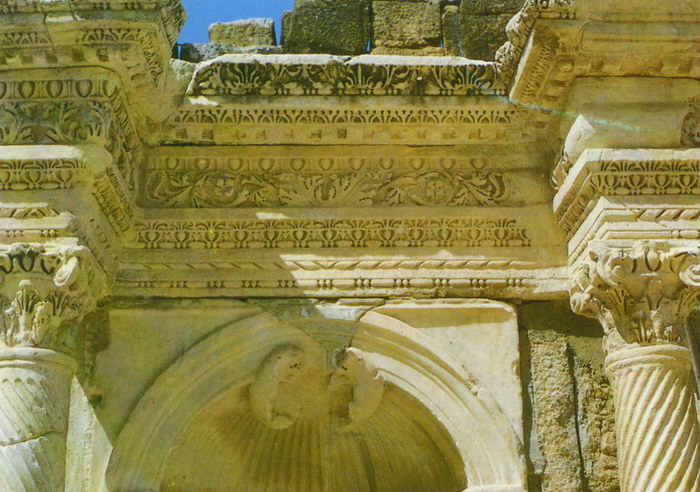 Сохранился и декор, высеченный из камня (Иераполис, Турция). | Фото: allthatsinteresting.com.