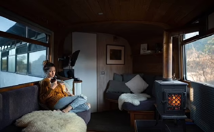 Гостиная – пространство, где можно расслабиться и отдохнуть (The Bus Hideaway).