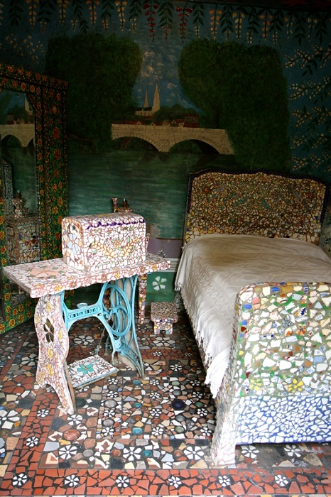 Спальня в удивительном «Мозаичном доме».