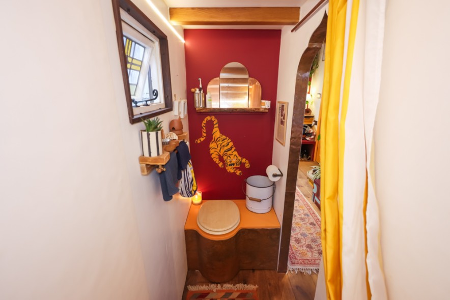 Туалет в крошечном доме. Туалет в крошечном доме.