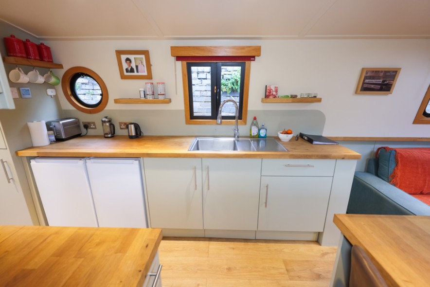 Прекрасно оборудованная кухня.