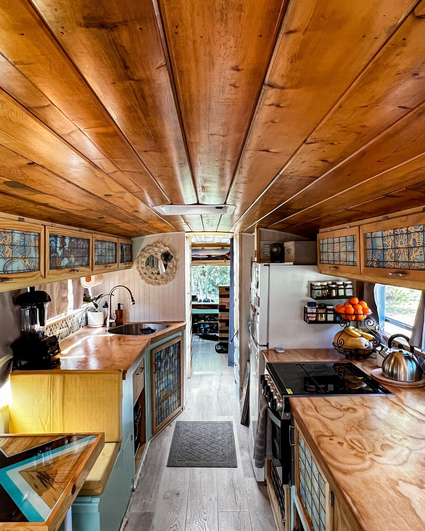 Для отделки использовали натуральную древесину. Для отделки использовали натуральную древесину.