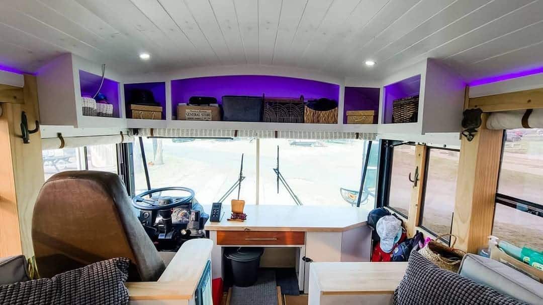 Кабина автобуса – образец многофункционального дизайна.