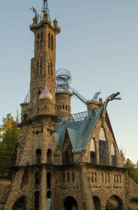 Более 30 лет дракон украшает замок, который построил всего один энтузиаст (Bishop Castle, штат Колорадо). | Фото: folkartwork.art.