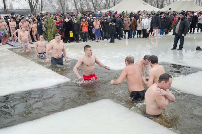 Крещенские купания становятся все более популярны. | Фото: info-vsem.ru.
