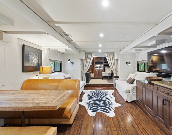 Обеденный уголок достойный звездного семейства (The Aspen).