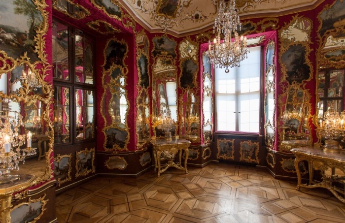 Зеркальный зал – один из самых впечатляющих залов в королевском дворце Майсура (Mysore Palace, Индия). | Фото: indiain.ru.