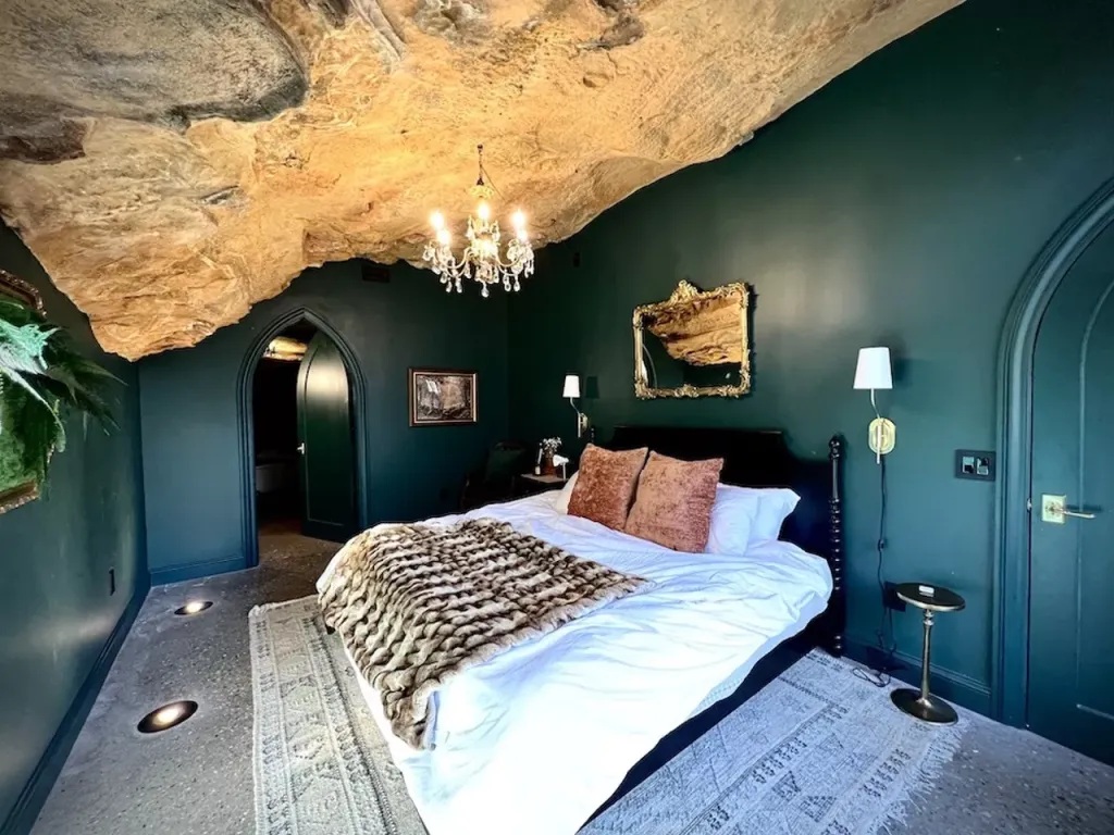 Зеленая спальня в пещерном гостевом доме Dunlap Hollow Cave. Зеленая спальня в пещерном гостевом доме Dunlap Hollow Cave.