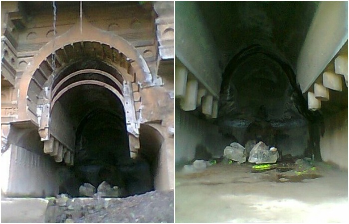 В одной из пещер после землетрясения сохранилась лишь верхняя часть колонн, которые непонятно на чем держатся (The Kondana Caves, Индия).