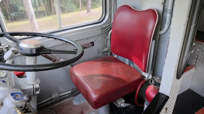 Кабина водителя сохранила прежний вид. Кабина водителя сохранила прежний вид.