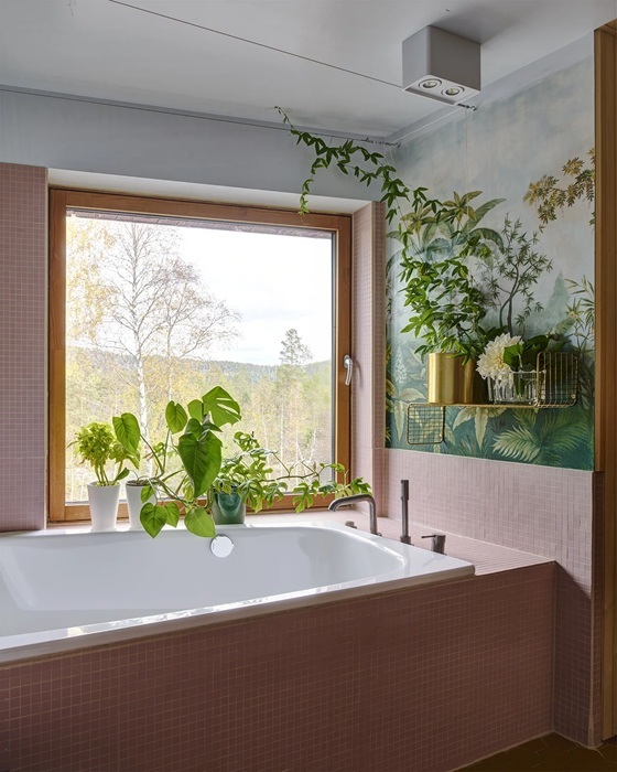 Интерьер одной из ванных комнат.