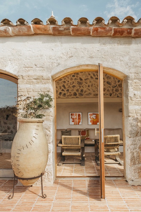 Во время реконструкции сохранили каменную кладку (San José Villa).