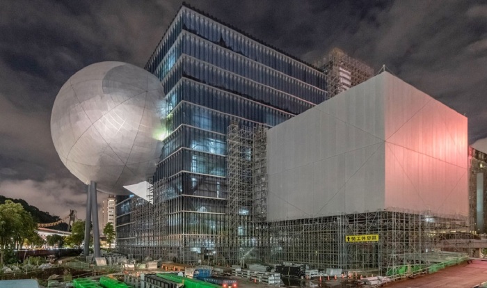 Самой заметной структурой Центра является Театр авансцены, напоминающий гигантских размеров глобус (Taipei Performing Arts Center, Тайвань). | Фото: stirworld.com.