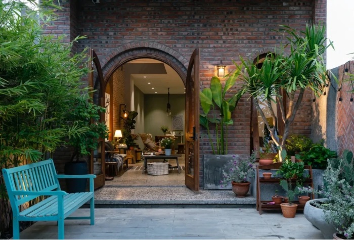 Загородный дом воплощает в себе гармоничное сочетание старого и нового, объединяя традиционную вьетнамскую архитектуру с современным дизайном (Coi House, Вьетнам). | Фото: teenyabode.com.