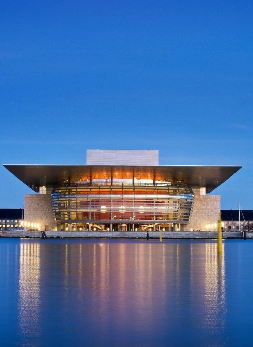 Несмотря на мировое признание автор проекта считает Копенгагенскую оперу худшим своим творением (Дания). | Фото: global.alucobond.com.