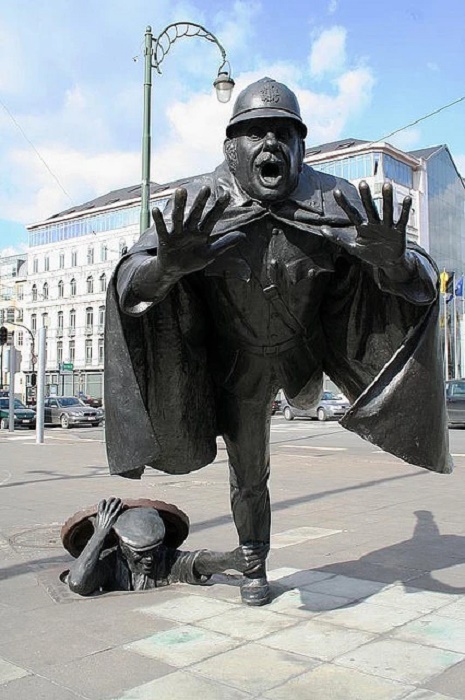 Скульптура De Vaartkapoen отдает дань повстанцам, которые не побоялись пойти против власти (Брюссель, Бельгия). | Фото: samsblog1708.weebly.com.