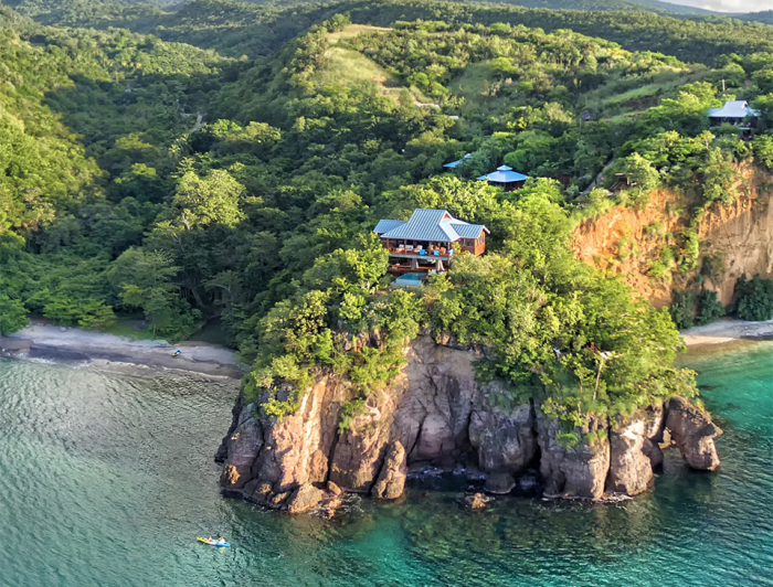 Отмеченный наградами бутик-курорт Secret Bay отличается изысканным стилем, обслуживанием и единением с живописной природой (Доминиканская Республика). 