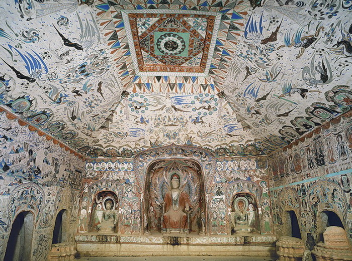 Каждый храм имеет эксклюзивное убранство и относится к разным периодам оформления (The Caves of the Thousand Buddhas, Китай). | Фото: svenskkinesiska.se.