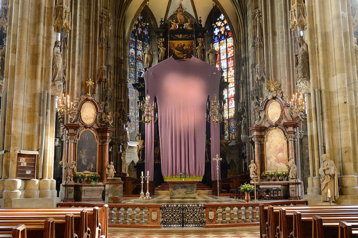 В 2021 году главный алтарь Собора Святого Стефана был спрятан за вязанным свитером, площадью 80 кв. м (Velum quadragesimale, Австрия). | Фото: thida-sampleroom.com.