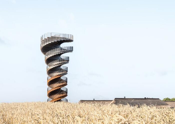Скульптурное дополнение к равнинной местности впечатляет своим структурным решением (Marsk Tower, Дания). | Фото: scandinavian-architects.com.