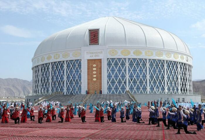 Культурный центр «Белая юрта» в Балканабате был приурочен к проведению Недели культуры-2021 (Балканабат, Туркмения). | Фото: centralasia.news.