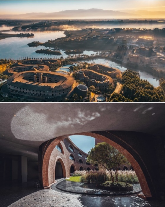 Органичные формы, природный материал и грамотная планировка позволили интегрировать довольно масштабный курортный комплекс в живописный природный ландшафт (MGallery, Китай).