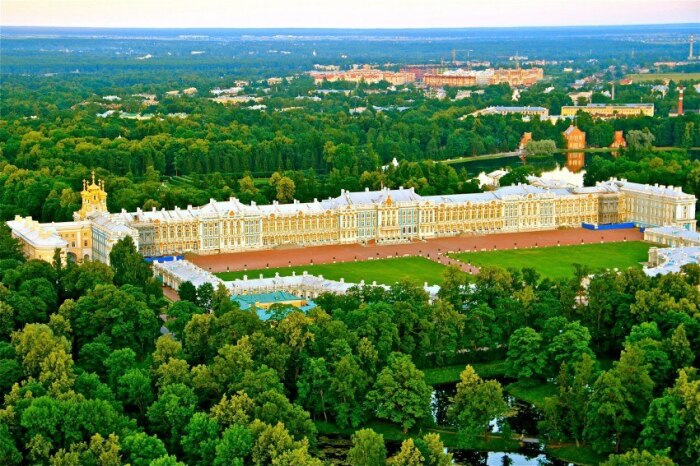 В общей сложности парковая зона дворцового комплекса «Царское Село» занимает около 300 га площади. | Фото: dergachev-va.livejournal.com.