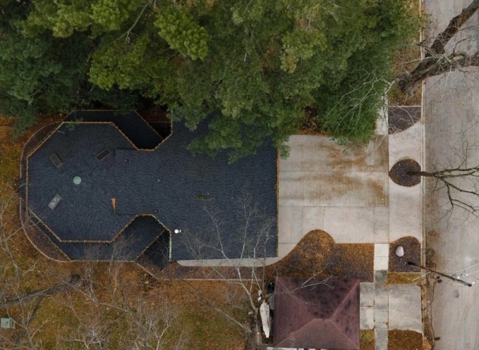 Так выглядит таинственный загородный дом с высоты птичьего полета (110 Edgar St, Lincoln, штат Иллинойс). | Фото: fox2now.com.
