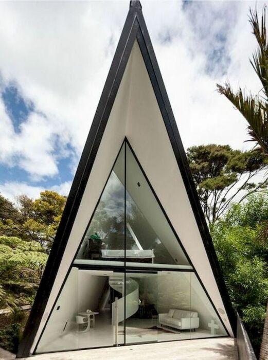Туристическая палатка тоже может вдохновить на строительство загородного дома (The Tent House, о-в Уаихеке). | Фото: contemporist.com.