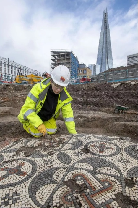 Ученые определили, что дизайн мозаик характерен для работ команды мастеров, творивших в стиле Acanthus group (Лондон). | Фото: dailymail.co.uk.