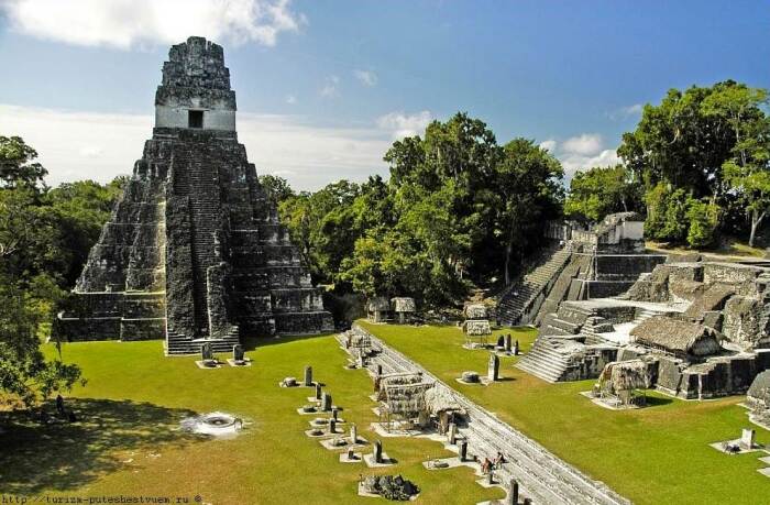 В I—IX веках н. э. на территории городища Тикаль было возведено более 200 пирамид с храмами на вершинах (Гватемала). | Фото: strannick9412.wordpress.com.