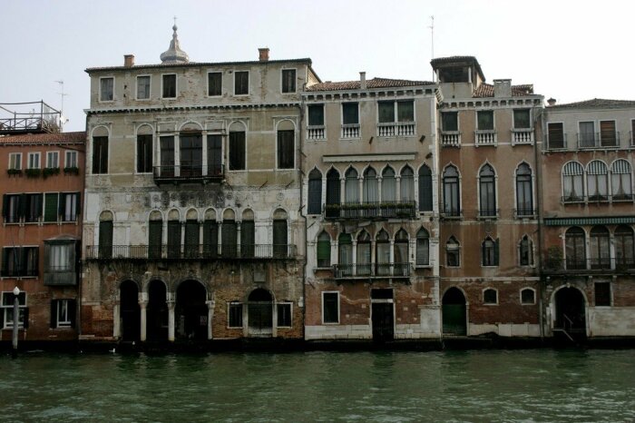 Дворец Ка-да-Мосто – старейшее здание на Гранд-канале (Венеция, Италия). | Фото: europeantravelinfo.blogspot.com.