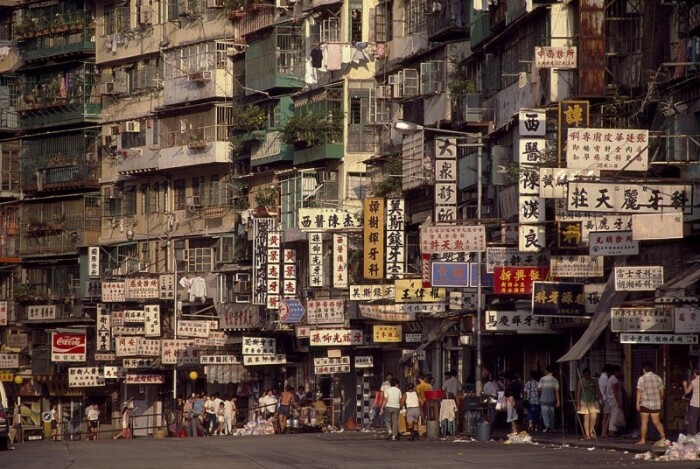На 2,6 га земли города-крепости Коулун проживало около 50 тыс. человек (Гонконг). | Фото: disgustingmen.com.