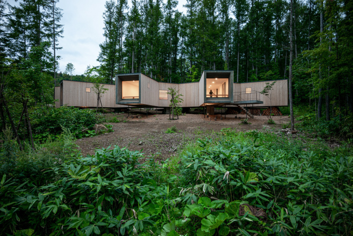 Загородный дом органично интегрирован в лесной ландшафт (House in the Forest, о. Хоккайдо). | Фото: nagonthelake.blogspot.com.