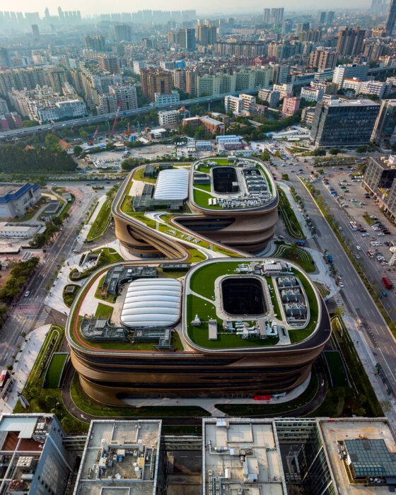 Бесконечные возможности компании нашли свое воплощение в футуристических формах 8-этажного здания (Infinitus Plaza, Гуанчжоу). | Фото: inf.news.