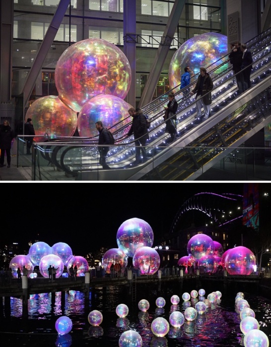 Яркие, меняющие свою окраску шары, можно было увидеть в 22 крупных городах мира (работы Atelier Sisuе).