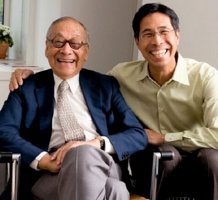 Ио Мин Пэй и младший сын, более известный под именем Санди в кабинете его собственного архитектурного бюро. | Фото: cdn4.i-scmp.com.