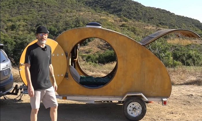 Филу Гершвину надоело спать в палатке, поэтому он решился на строительство кемпера. | Фото: tinyhousetalk.com.
