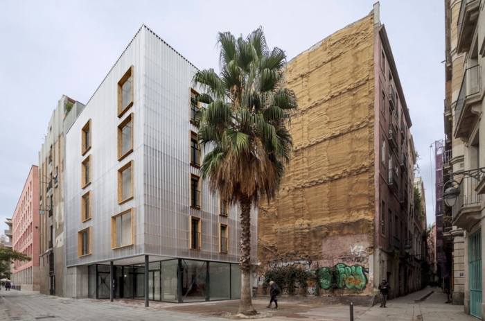 В Барселоне строятся многоквартирные контейнерные дома, признанные ЕС лучшим решением для социального строительства (проект APROP, Испания). | Фото: innovationorigins.com.