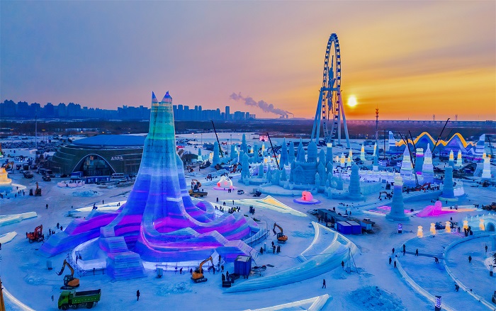 За месяц 10 тысяч высококлассных специалистов построили фантастический город из льда и снега поистине сказочный город (Китай). | Фото: leaveyourdailyhell.com.