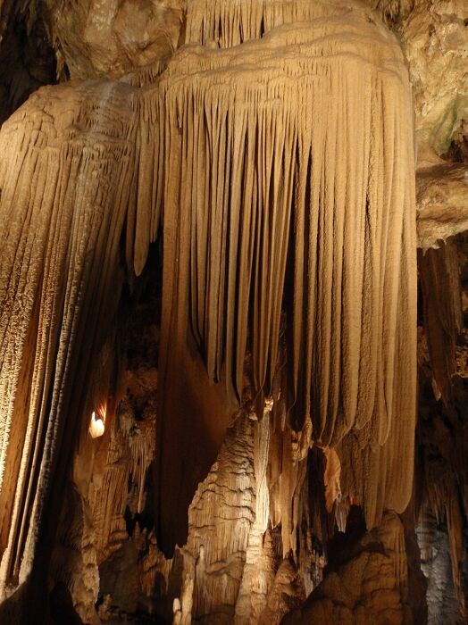  «Палатка сарацинов» – самая великолепная каменная драпировка в мире (Luray Caverns, США). | Фото: en.wikipedia.org.