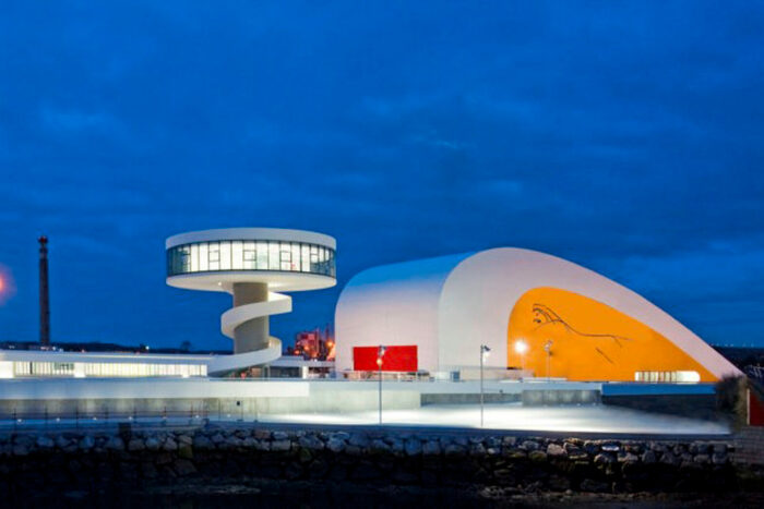 Международный культурный центр Оскара Нимейера – яркий символ искусства и культуры Авилеса (Испания). | Фото: arquitecturaviva.com.