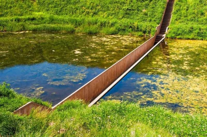 Мост Моисея был признан Лучшим строением 2011 года Нидерландов, также его проект стал финалистом премии Dutch Design Awards-2011. | Фото: euromapa.net.