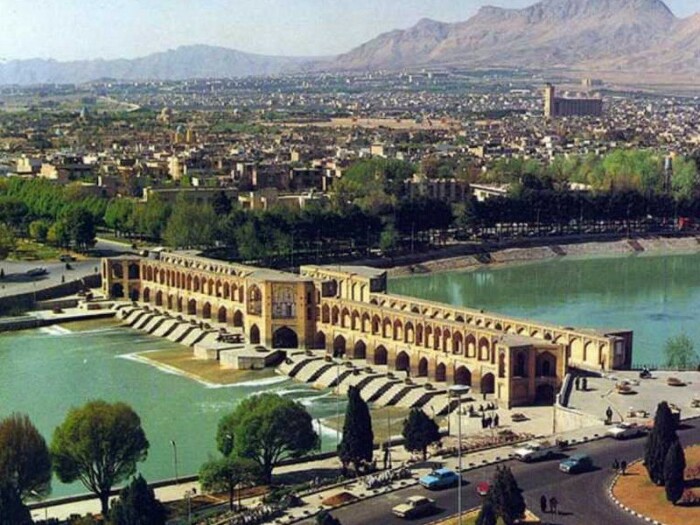 Мост Ханджу построен на руинах более древней переправы, возведенной по приказу Сефевидского шаха Аббаса II в 1060 году (Исфахан, Иран). | Фото: blogspot.com.
